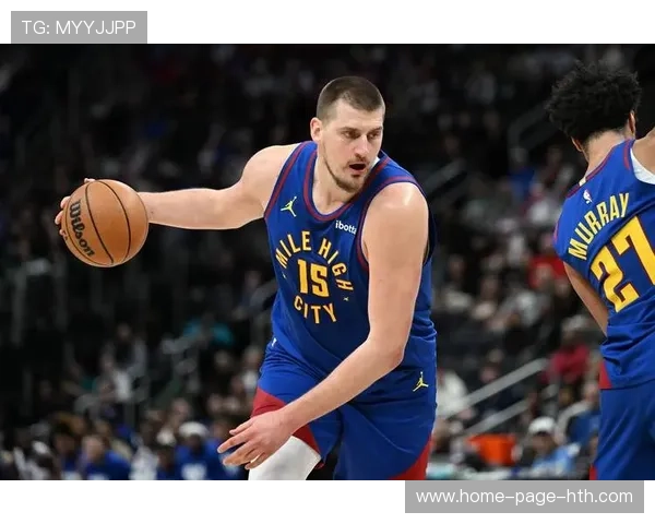 约基奇不看人传球助攻成功，掘金球迷完全沸腾